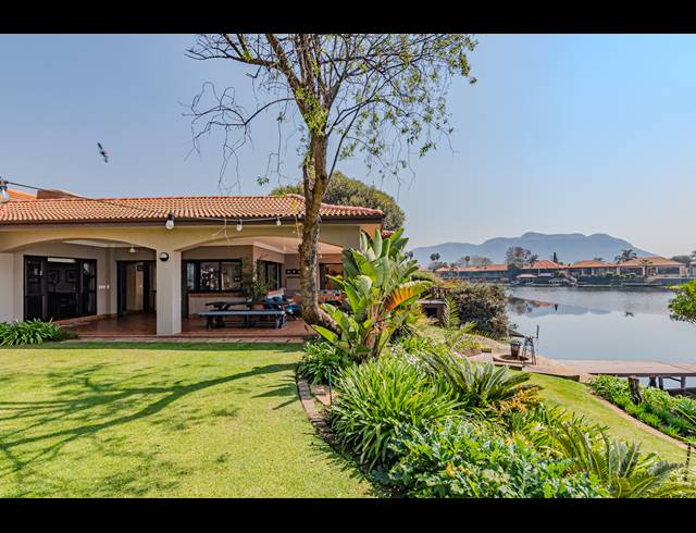 6 BEDROOM HOUSE FOR SALE IN PECANWOOD ESTATE
